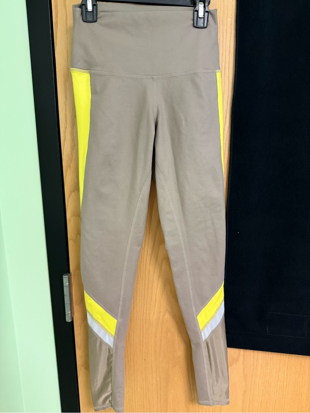 Alo Yoga Elevate High waisted Leggings with Neon Yellow Panels